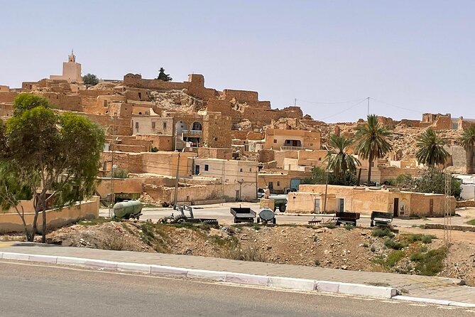 2 Days Tour of the Sahara from Hammamet - Desert dinner adds local atmosphere