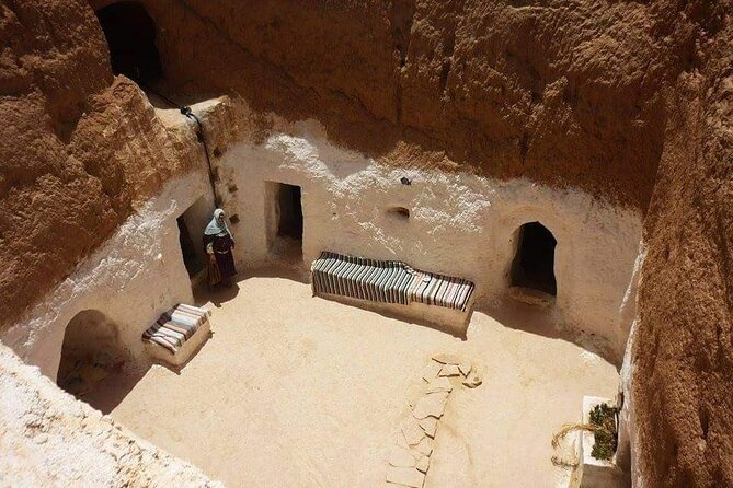 4-Day Private Tour: Sahara and Djerba Island from Tunis and Hammamet - El Jem and the Roman world