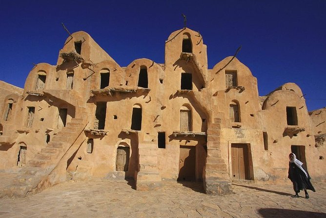 4 Days Tunisia Discovery Private Tour - Day One: Kairouan’s Sacred Sites and the Road to Tozeur