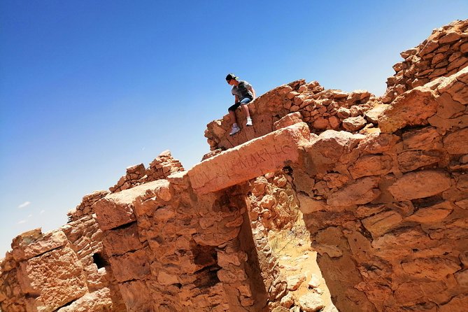 One night under the tent: Tataouine - Chenini - Ksar Ghilane - Matmata - Three deserts between Djerba and Matmata