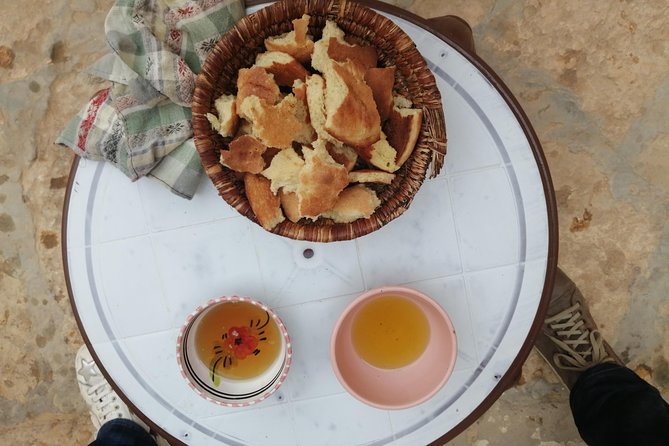One night under the tent: Tataouine - Chenini - Ksar Ghilane - Matmata - Tataouine and the road into southern Tunisia