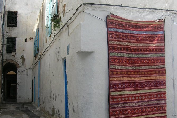 Walking city tour - Tourbet el Bay and the city’s rulers